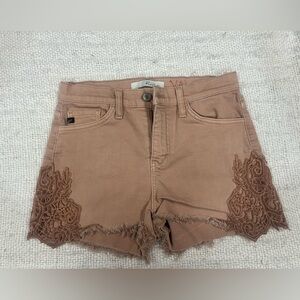 Elegant Tan Lace-Accent Jean Shorts

KANCAN